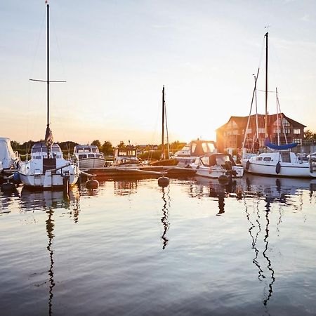 Bades Huk Marina Hotel Hohen Wieschendorf Esterno foto