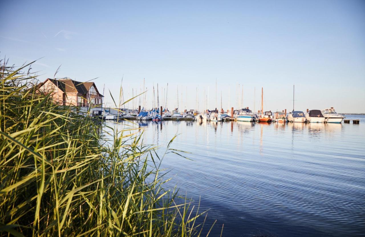 Bades Huk Marina Hotel Hohen Wieschendorf Esterno foto