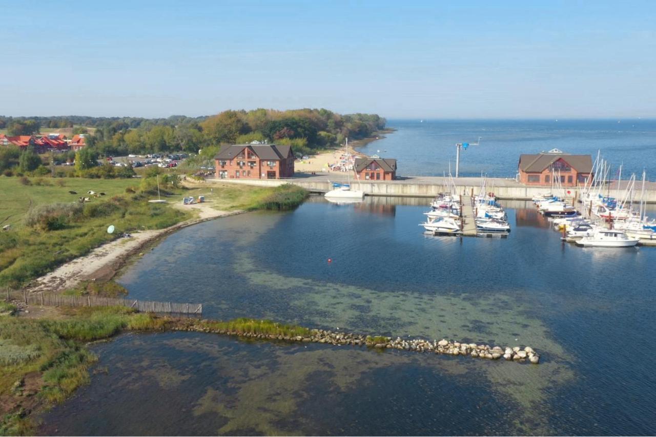 Bades Huk Marina Hotel Hohen Wieschendorf Esterno foto